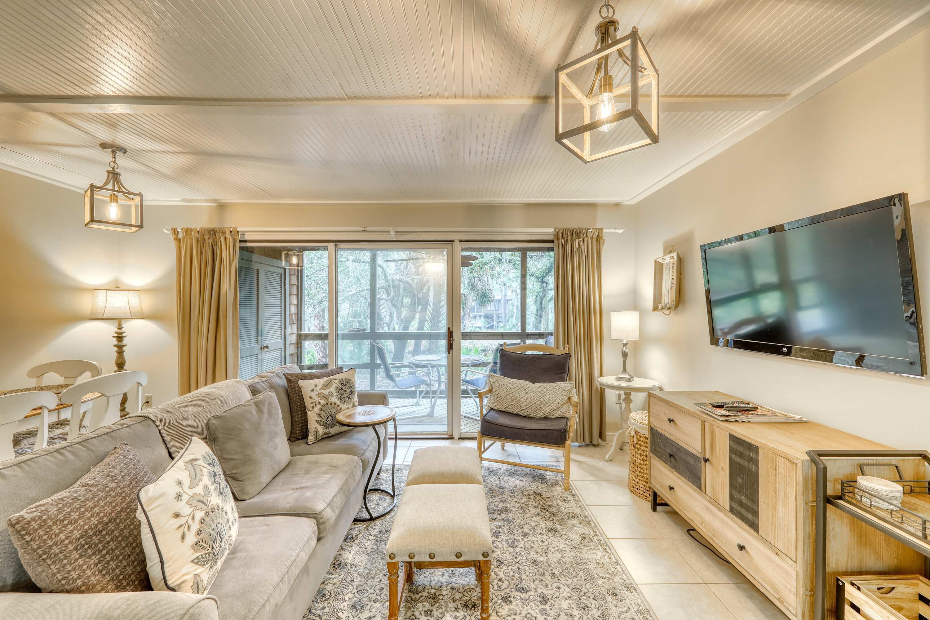 Télévision, lecteur de DVD, espaces bureaux