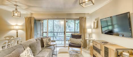 Fernseher, DVD-Player, Arbeitsbereiche