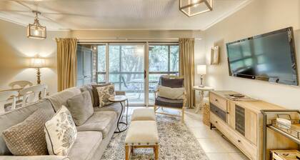 Well-equipped Condo with Screened Porch & Lake View - Near Beach, Dogs Welcome