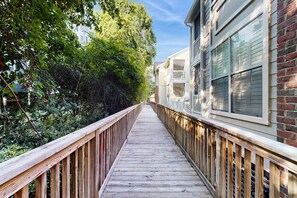 Property grounds - Fully-furnished first-floor condo with pool & private washer/dryer- dog-friendly (Mt. Pleasant)