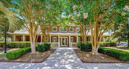 Fully-furnished first-floor condo with pool & private washer/dryer- dog-friendly