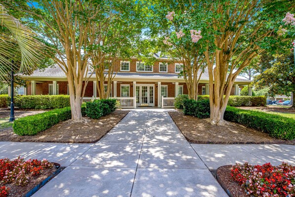 Exterior - Fully-furnished first-floor condo with pool & private washer/dryer- dog-friendly (Mt. Pleasant)