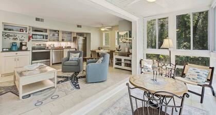First floor ocean area condo with sunroom/ Free WiFi - close to the beach/ park