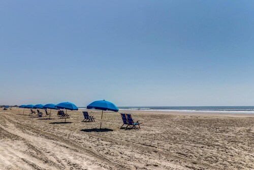 Peaceful Island Escape by Osprey Point | Close to Golf, Bikes & Beach