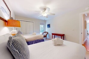 3 habitaciones, escritorio, tabla de planchar con plancha y wifi 