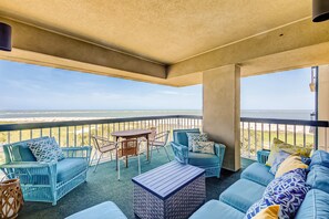 Outdoor dining - Luxury penthouse with stunning oceanfront views, 3 decks, pool & hot tub (Isle of Palms)