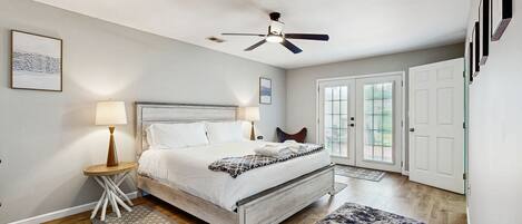 3 bedrooms, desk, iron/ironing board, WiFi