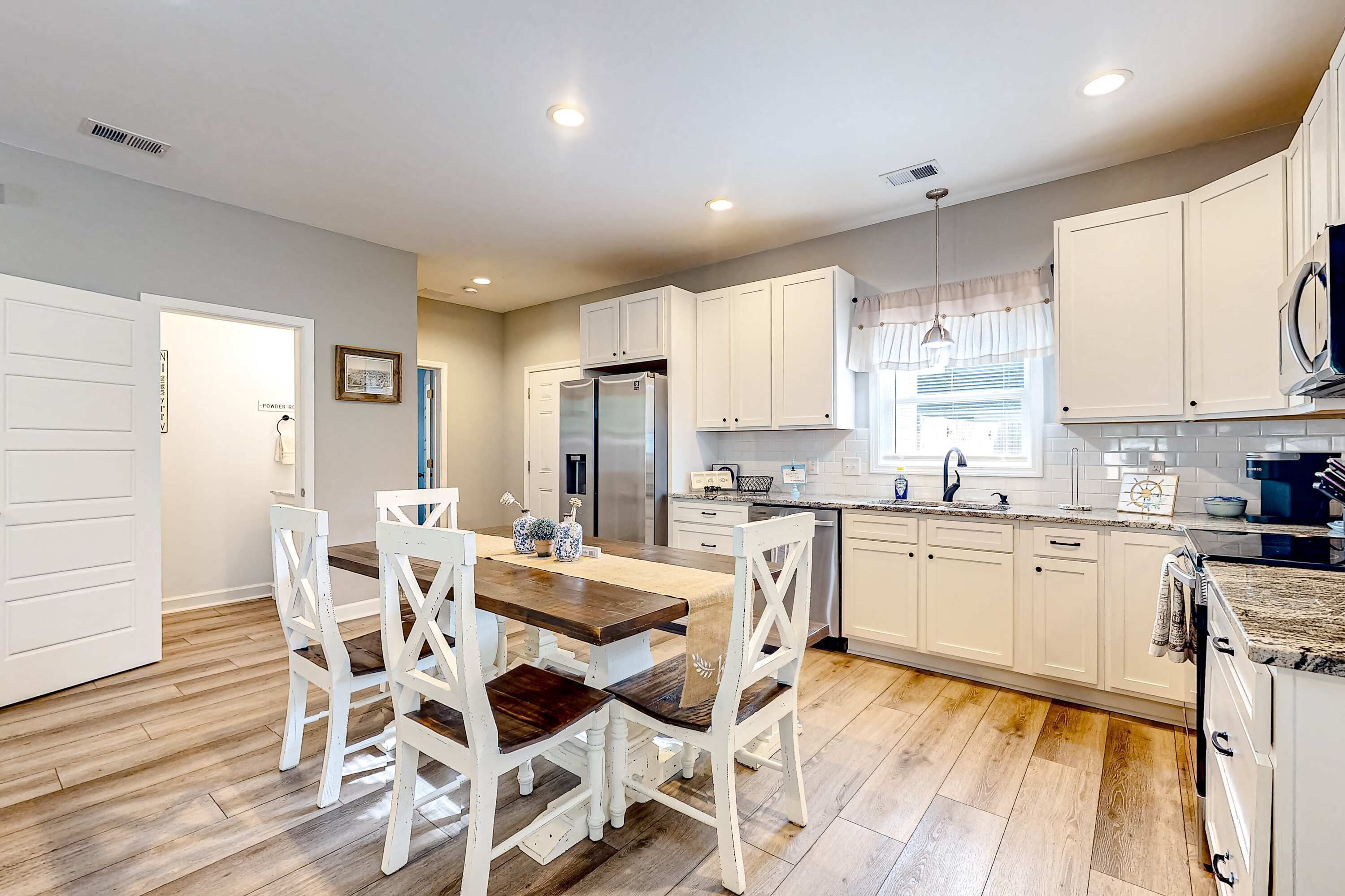 冰箱、微波炉、烤箱、炉灶