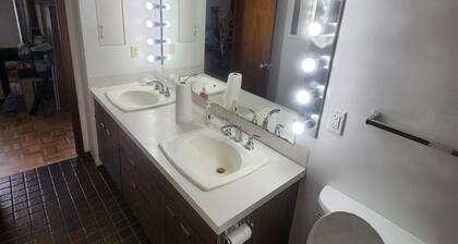Cozy One Bedroom and Private Bathroom