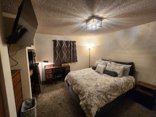 Cozy One Bedroom and Private Bathroom