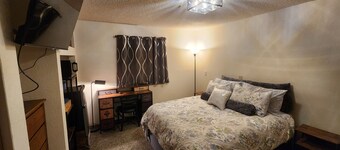 Cozy One Bedroom and Private Bathroom