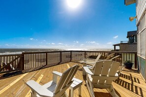 Property grounds - Spacious oceanfront home w/ stunning views, large deck - private access to beach (Folly Beach)