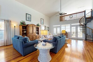 TV, offices - Spacious oceanfront home w/ stunning views, large deck - private access to beach (Folly Beach)