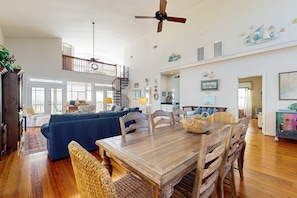 Dining - Spacious oceanfront home w/ stunning views, large deck - private access to beach (Folly Beach)