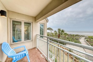 Property grounds - Second Floor villa w/ ocean views from deck - steps from beach for sun and sand (Kiawah Island)