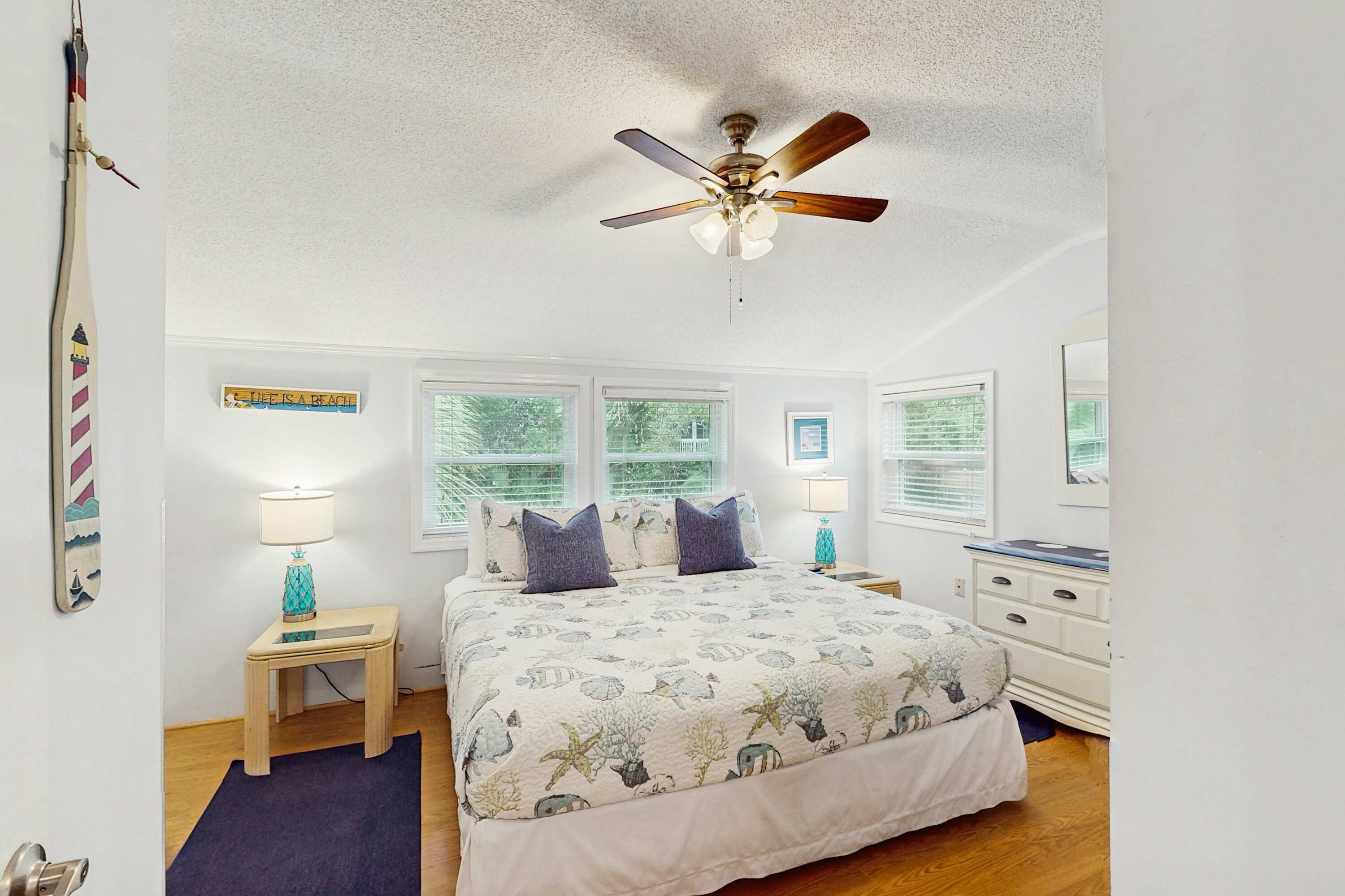 3 makuuhuonetta, silitysrauta/-lauta, Wi-Fi, vuodevaatteet