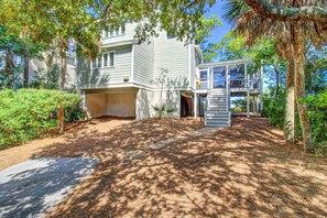 Exterior - Centrally located to local attractions, close to beach access & marsh views (Isle of Palms)
