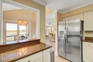 Interior - Centrally located to local attractions, close to beach access & marsh views (Isle of Palms)