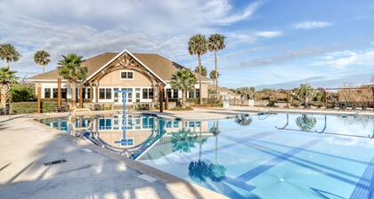 Dog friendly villa with marsh and tidal creek views - access to community pool