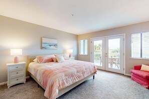 2 bedrooms, desk, WiFi, bed sheets