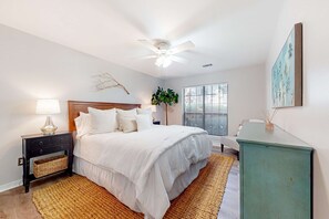 2 soverom, skrivebord, strykejern/-brett og wi-fi