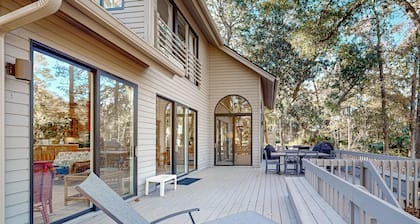 Private home with large deck and views of a lagoon – walk or bike to the beach