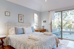 4 bedrooms, iron/ironing board, WiFi, bed sheets