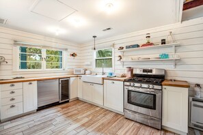 Micro-ondes, four, plaque de cuisson, lave-vaisselle