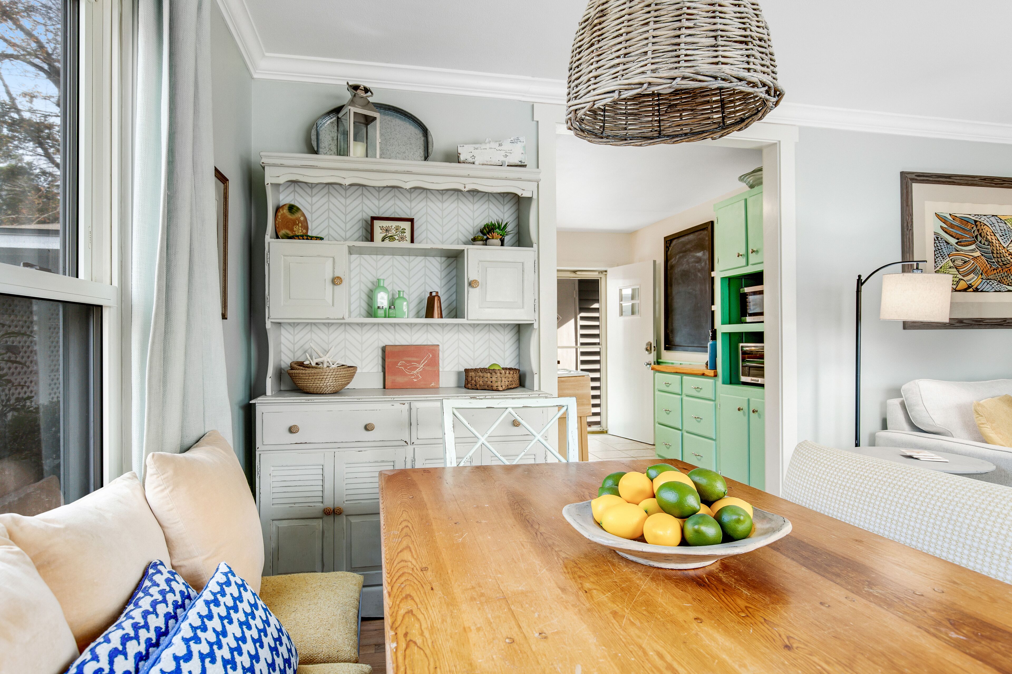 电视、书  、办公室