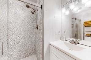 Shower, towels, shampoo