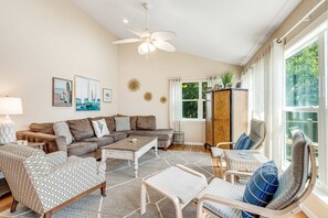 TV, offices - Relaxing oceanside home w/ multiple decks, outdoor shower- steps to beach access (Folly Beach)