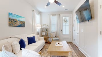 Una televisión, una oficina