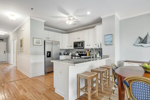 Jä�äkaappi, mikroaaltouuni, uuni, liesi