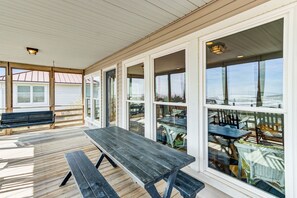 Outdoor dining - Special oceanfront home w/ stunning ocean views & private beach access (Folly Beach)