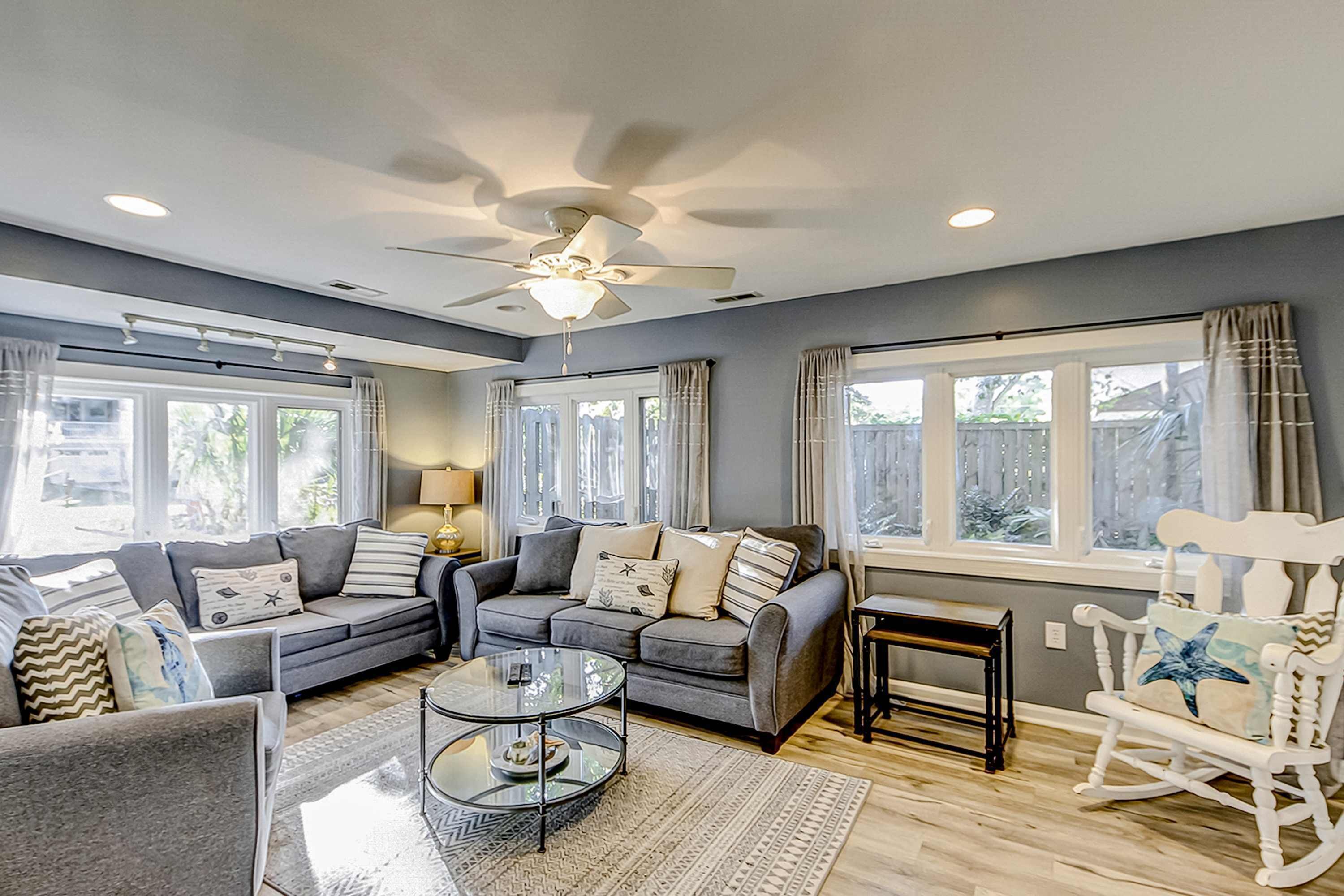 电视、DVD 播放器、办公室