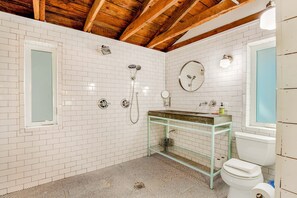Dusche, Handtücher, Shampoo