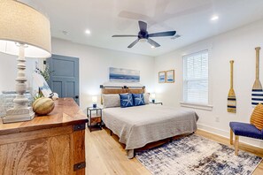 2 soverom, skrivebord, strykejern/-brett og wi-fi