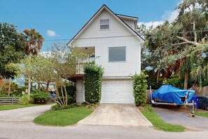 Exterior - Amazing Beach Home w/Free WiFi/Private Washer/Dryer - 200 Steps to Beach Access (Folly Beach)