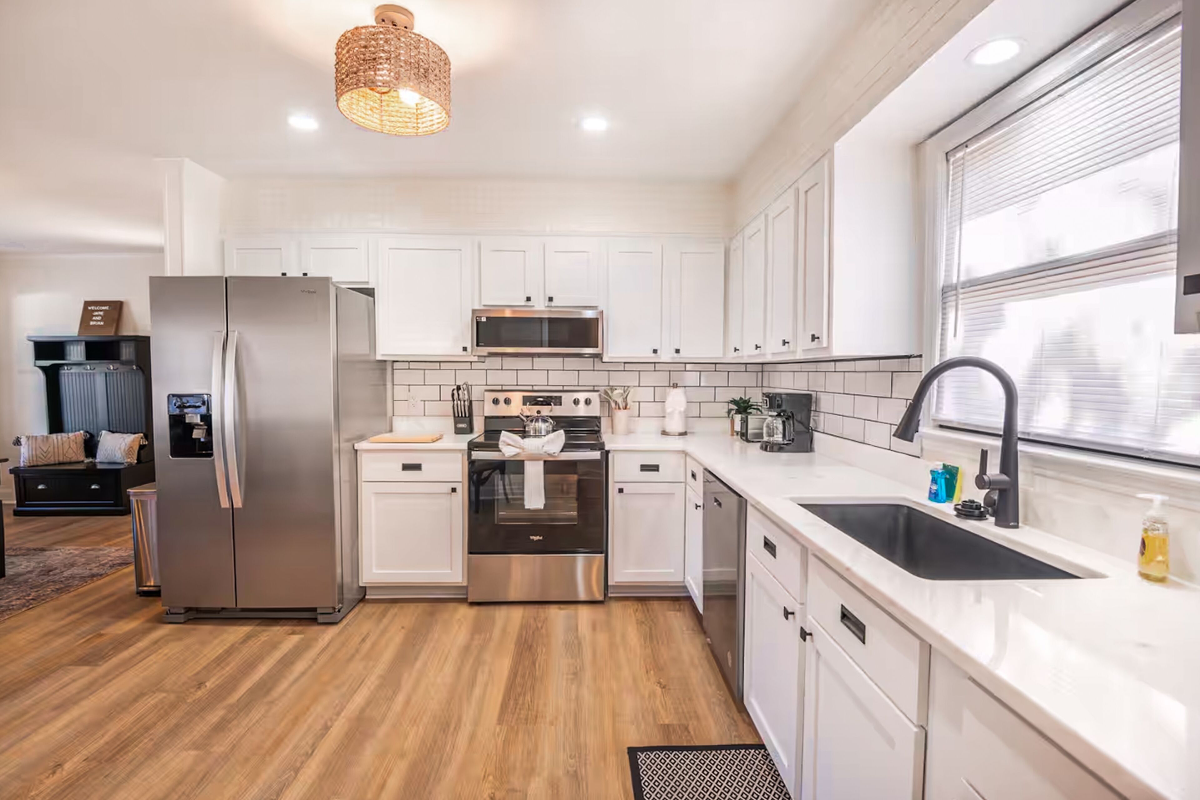 Kylskåp, mikrovågsugn, ugn och spishäll