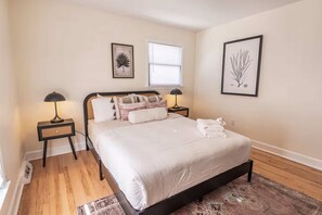 3 soverom, strykejern/-brett, wi-fi og sengetøy