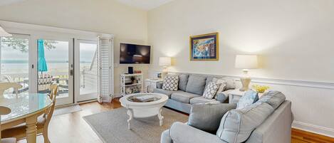 Televisión, reproductor de DVD, oficina