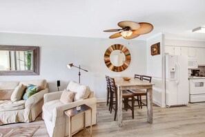 Dining - Comfortable villa one row away from the beach w/shared pool & grills (Isle of Palms)