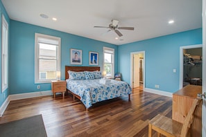 4 bedrooms, desk, iron/ironing board, WiFi