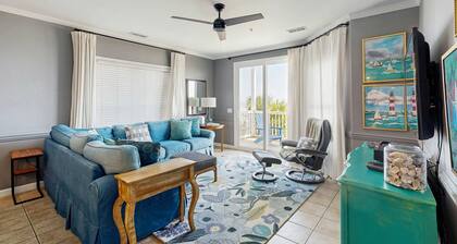 First-floor villa w/beach and ocean views from spacious balcony