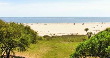 Ocean view villa w/ community pool - steps to the beach, near dining & golf