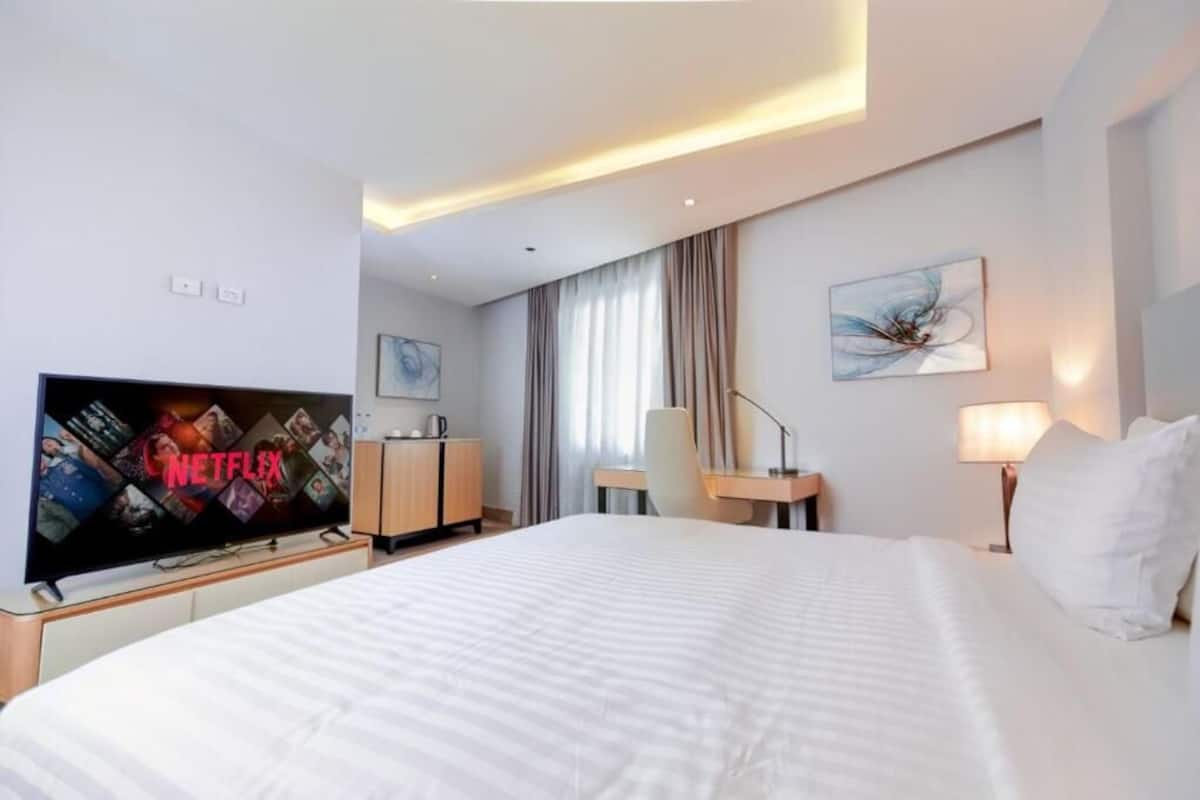 In-room safe, soundproofing, free WiFi