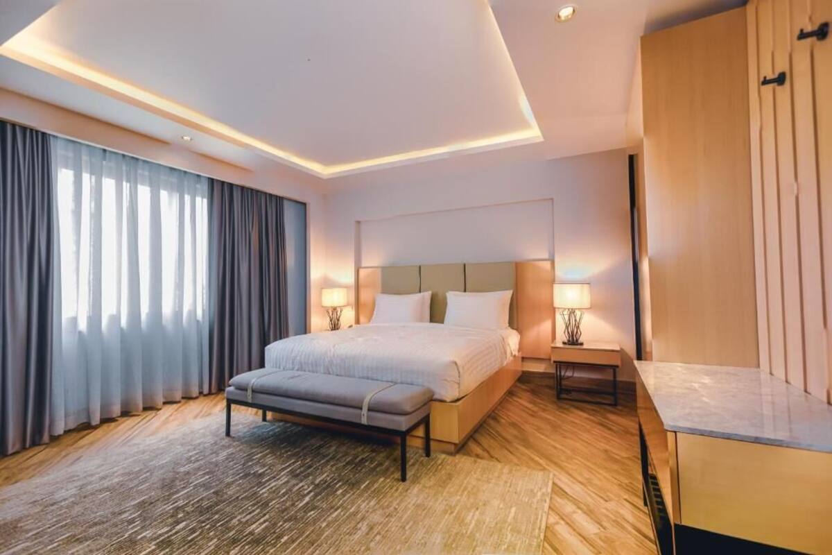 Kamar Double Standar untuk 1 Orang, balkon, pemandangan kota | Brankas, ruang kerja ramah laptop, kedap suara, dan Wi-Fi gratis