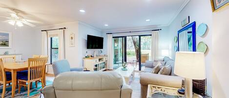 Televisión, reproductor de DVD, libros y oficina