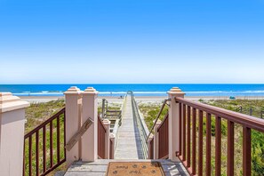 On the beach - Gorgeous Beachfront Home w/ Oceanfront Views, Deck, Beach Boardwalk & WiFi (Folly Beach)