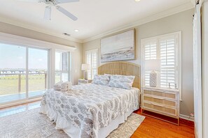 3 soverom, strykejern/-brett, wi-fi og sengetøy